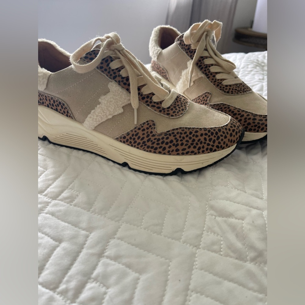 Cheetah print sneaker with Sherpa detail. Size 10.